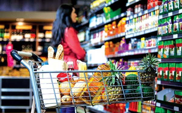 Românii, loviți de inflație: Cumpărăturile scad. Se pregătesc concedieri