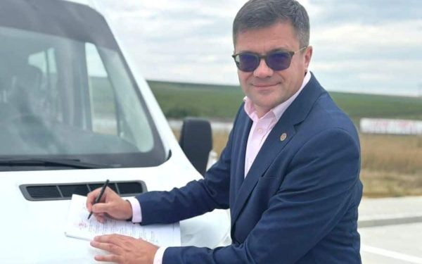 Kovesi anchetează afacerea microbuzelor de lux din bani PNRR
