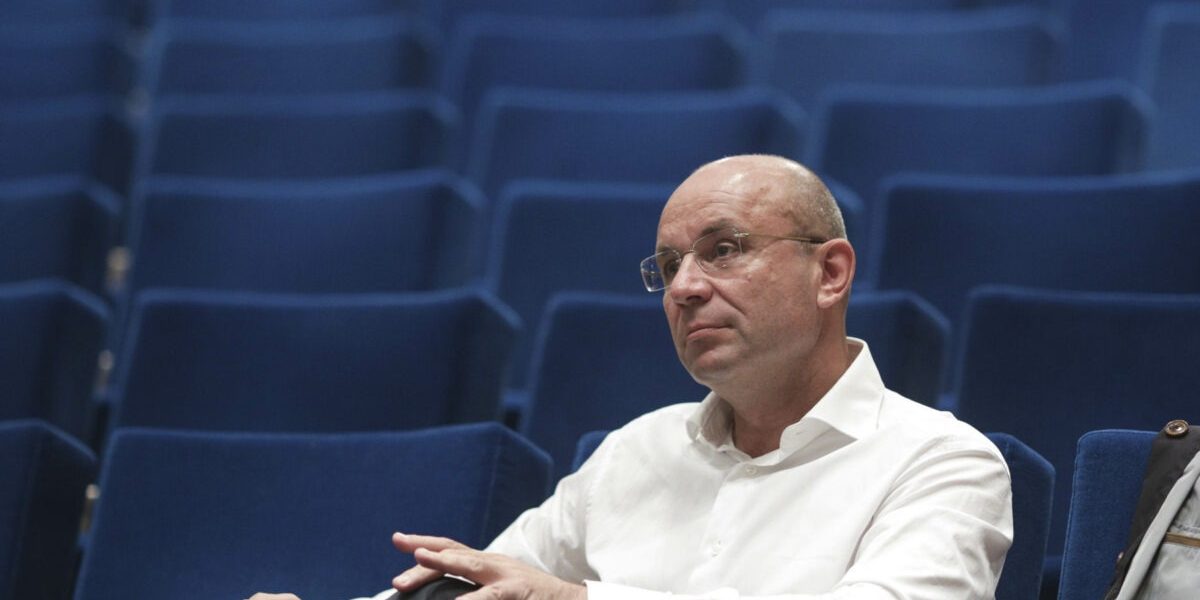 O instanță de contencios administrativ a Curții de Apel din București a suspendat decizia prin care Consiliul Național al Audiovizualului (CNA) a retras licența postului de radio Gold FM