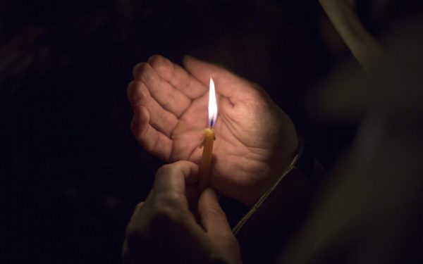 Cât timp ne spunem „Hristos a Înviat”? Semnificația urărilor pascale