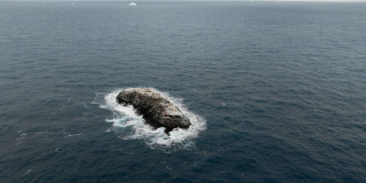Insulă misterioasă, descoperită accidental de o navă germană