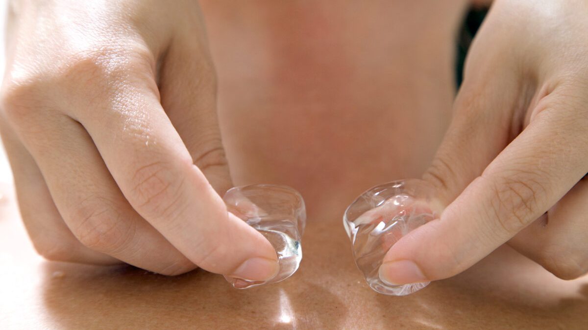 Gheața pe ceafă alungă anxietatea? Trucul simplu și explicația științifică