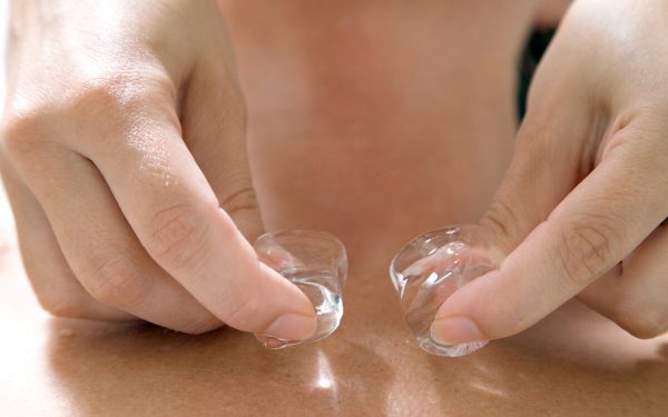 Gheața pe ceafă alungă anxietatea? Trucul simplu și explicația științifică