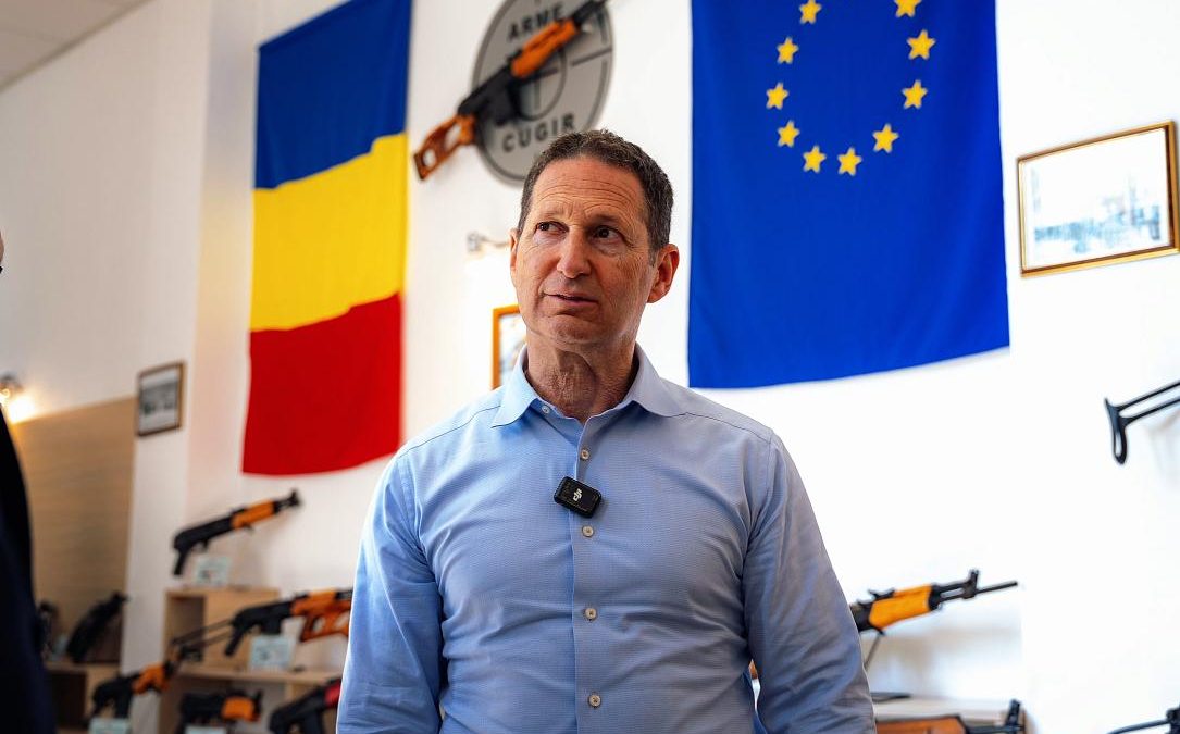 Șeful Sig Sauer, în România: Negocieri cu firmele românești de armament