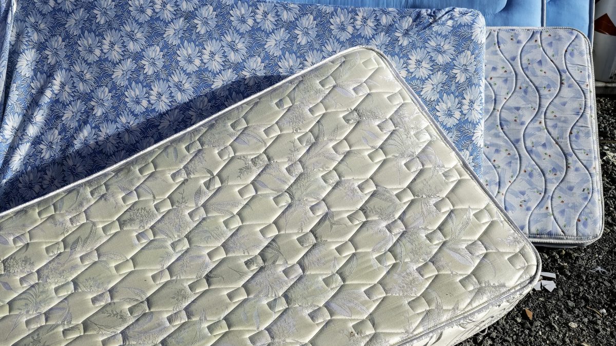 Curățenia SALTELEI: De ce e vitală și cum scapi de mizerie!