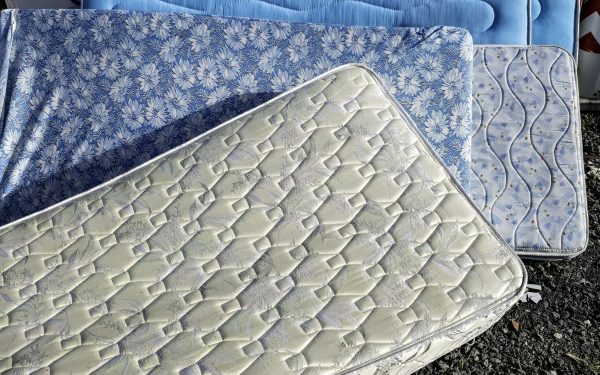 Curățenia SALTELEI: De ce e vitală și cum scapi de mizerie!