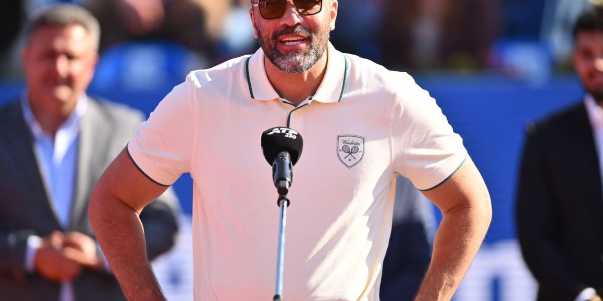 Ion Alexandru Țiriac, fiul miliardarului Ion Țiriac, a stârnit interes în cadrul festivității de premiere a turneului ATP de la București, desfășurată duminică, după ce a ținut un discurs fix în mijlocul momentelor de celebrare