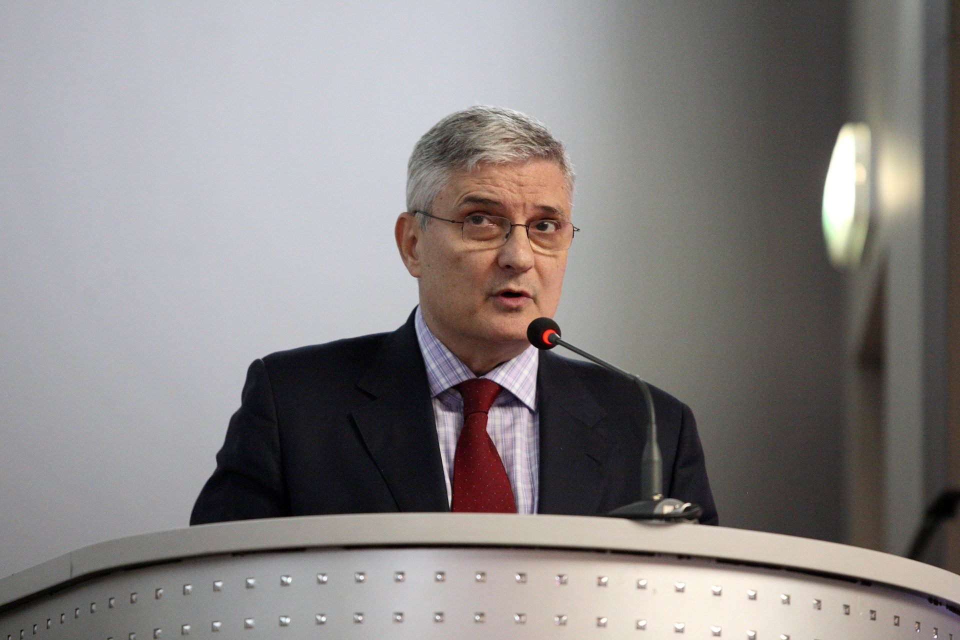 Criză majoră în România: Daniel Dăianu avertizează, vin vremuri grele pentru români