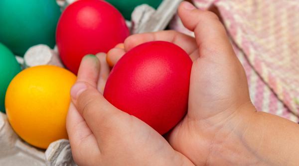 De ce ciocnim ouă roșii de Paști? Semnificația din spatele tradiției
