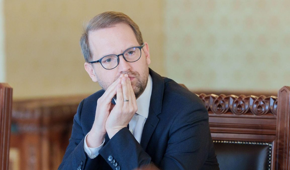 Fritz, după pericolul din Timișoara: Amenzi pentru proprietari. Plăci de beton, prăbușite pe trotuar