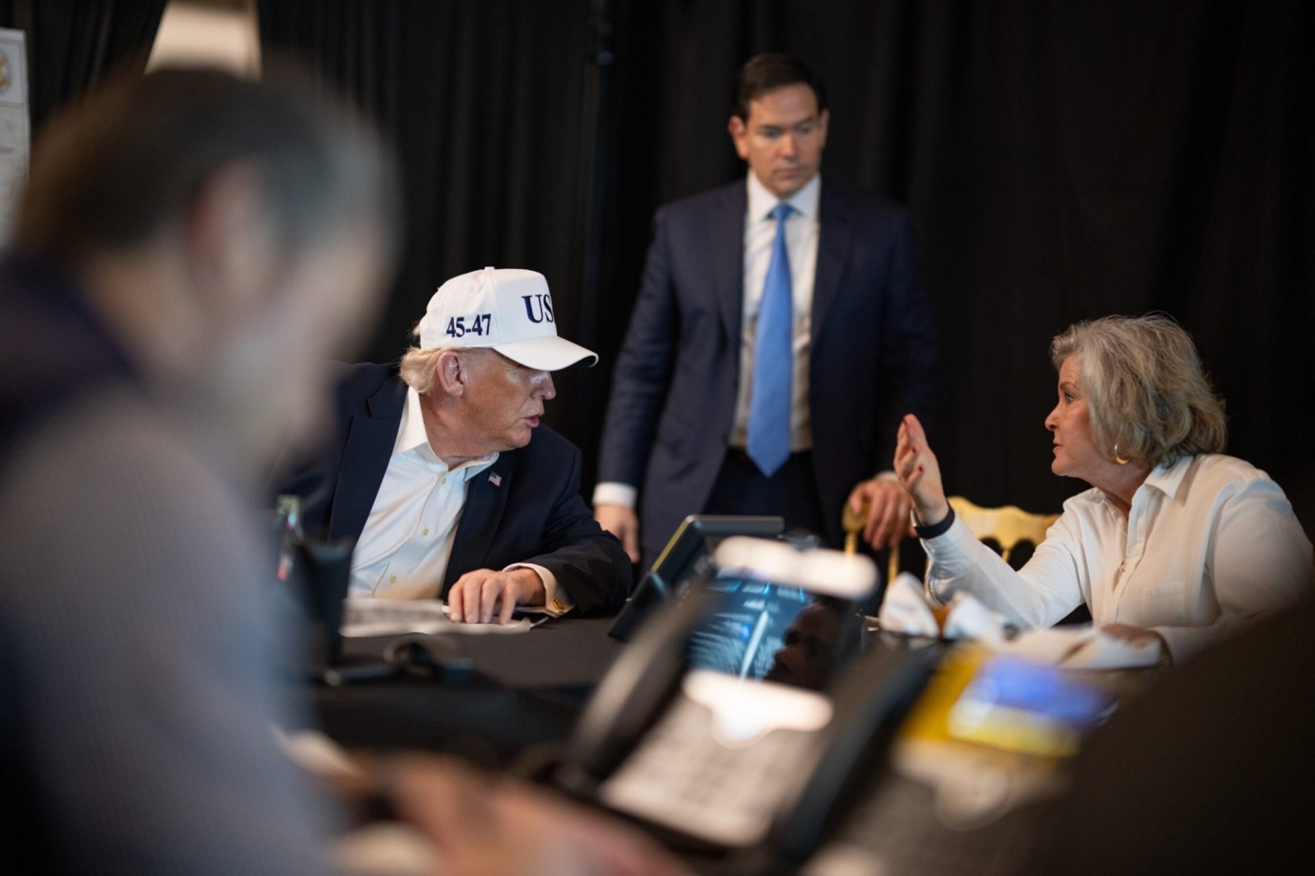 Republicanii lui Trump, scut pentru puterile de război