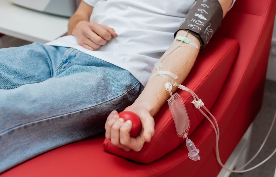 Doar 1,7% din români donează sânge. Beneficii în 2026 și cine poate ajuta