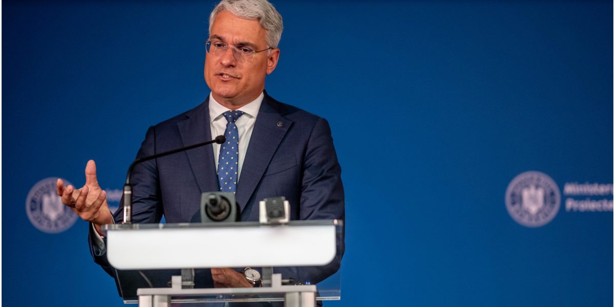 Guvernul FORȚEAZĂ Implementarea Reformelor Cerute de CE pentru a Accesa Fondurile Europene Guvernul României accelerează eforturile de implementare a reformelor impuse de Comisia Europeană, cruciale pentru accesarea fondurilor din Planul Național de Redresare și Reziliență (PNRR)