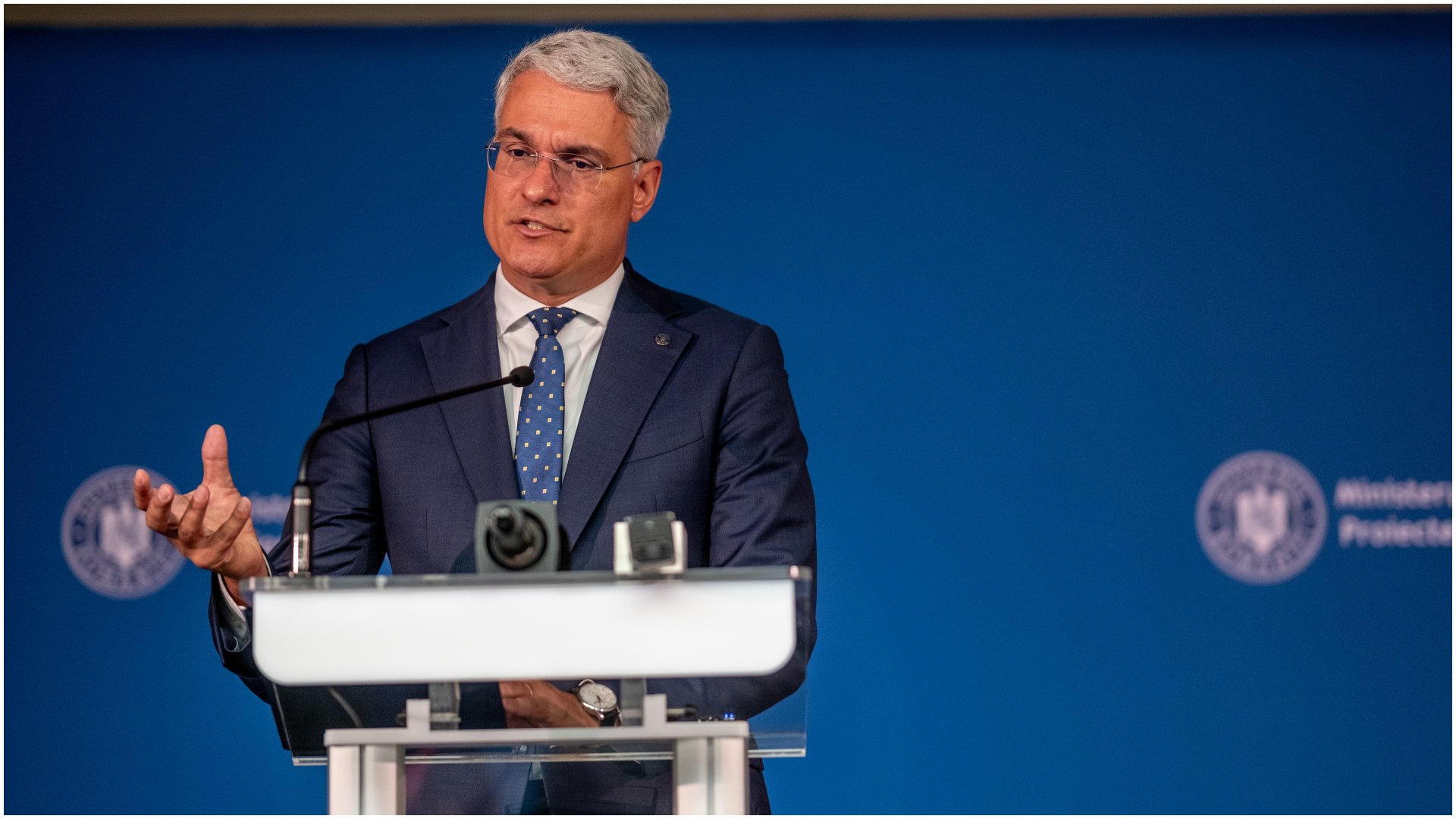 Guvernul FORȚEAZĂ Implementarea Reformelor Cerute de CE pentru a Accesa Fondurile Europene Guvernul României accelerează eforturile de implementare a reformelor impuse de Comisia Europeană, cruciale pentru accesarea fondurilor din Planul Național de Redresare și Reziliență (PNRR)