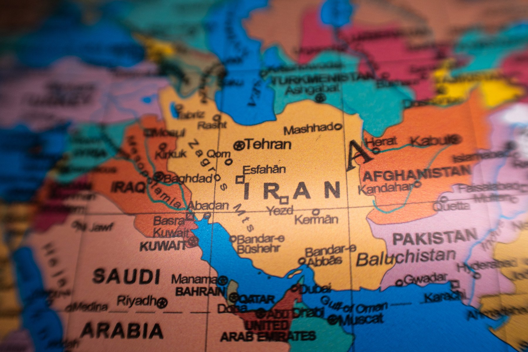 Comandouri militare americane au intrat în Iran pentru recuperarea unui membru al echipajului avionului doborât Pe fondul tensionărilor crescânde din Orientul Mijlociu, autoritățile americane au desfășurat operațiuni speciale în Iran pentru a recupera un pilot al unui avion de vânătoare doborât recent pe teritoriul iranian