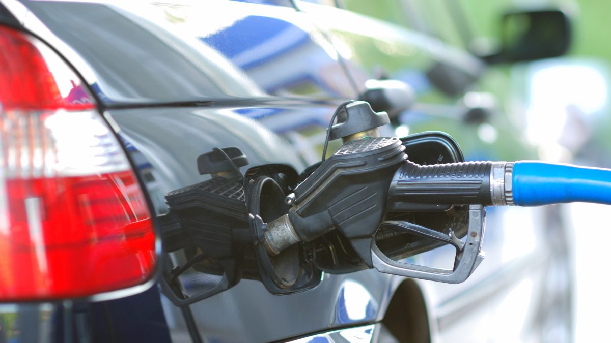 Carburanții, pe val: Scumpiri noi la orizont, avertizează experții după ieftinirea-fantomă