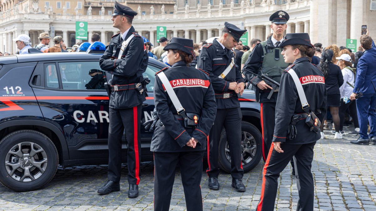 Jaf spectaculos la Napoli: Hoții cu măști, evadare prin canalizare