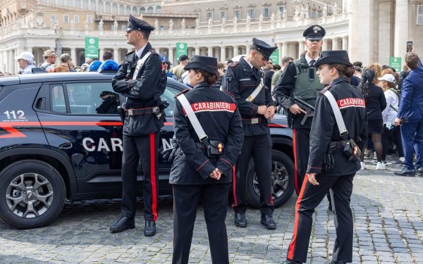 Jaf spectaculos la Napoli: Hoții cu măști, evadare prin canalizare