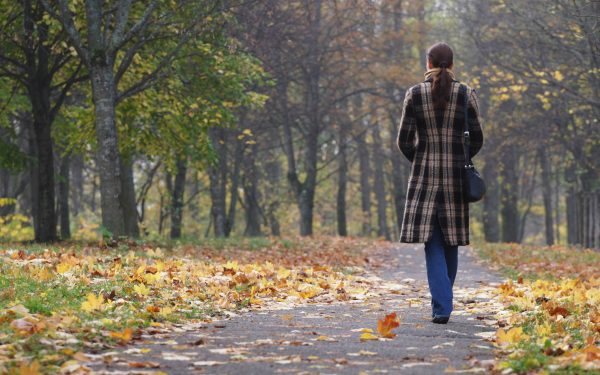 Ce face o „doula a morții”? Profesia care stârnește discuții în România