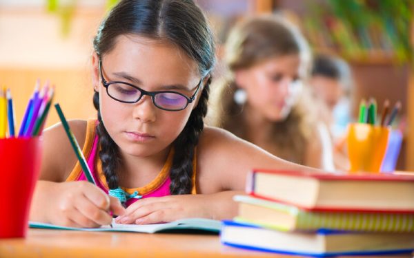 Elevii se întorc Miercuri la școală: Cursuri până pe 20 Iunie