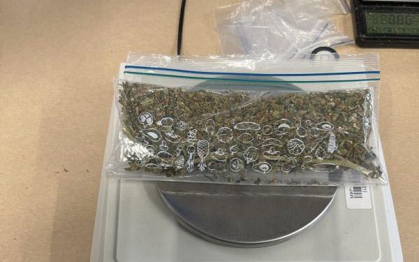 Mari cantități de droguri, confiscate de polițiști și procurori în România