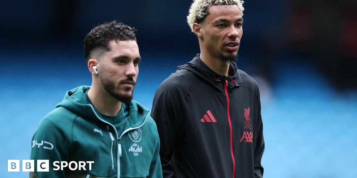 Manchester City și Liverpool s-au întâlnit astăzi într-un meci care a debutat la ora 12:45 BST, iar schimbările în componențele celor două echipe au atras atenția fanilor și experților deopotrivă