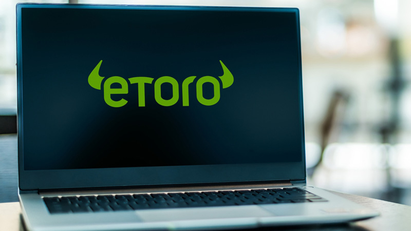 Pe fondul tensiunilor geopolitice și al progreselor în domeniul inteligenței artificiale, investitorii individuali își reconfigurează portofoliile, orientându-se către sectoarele energetic, minier și de software, conform datelor recente de la eToro