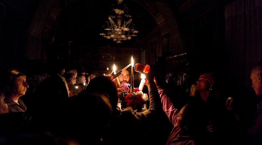 Aproximativ trei din patru români intenționează să participe la slujba de Înviere din acest an, conform unui sondaj realizat de INSCOP Research