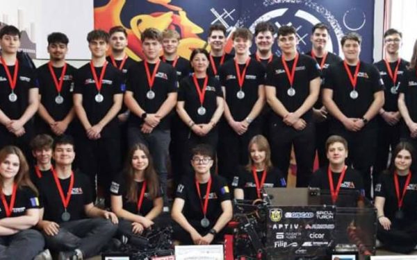 Arad: Elevii de la Informatică, la Mondialul din SUA! Mai au de strâns 10.000$