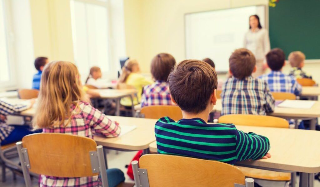 Schimbări majore sunt preconizate în sistemul de învățământ din România, în urma unui nou proiect de lege care vizează modificarea modului în care profesorii sunt repartizați pe posturi