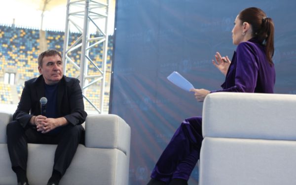 Peste 800 de antrenori la Summitul FRF: Hagi și Dumitrescu, capete de afiș