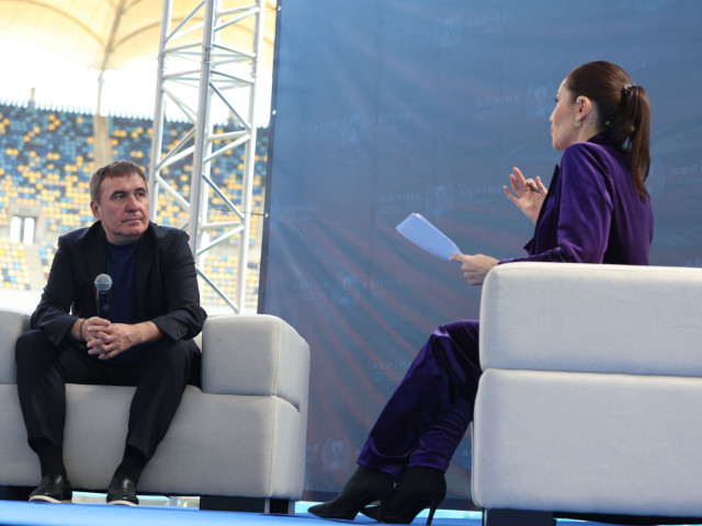 Peste 800 de antrenori la Summitul FRF: Hagi și Dumitrescu, capete de afiș