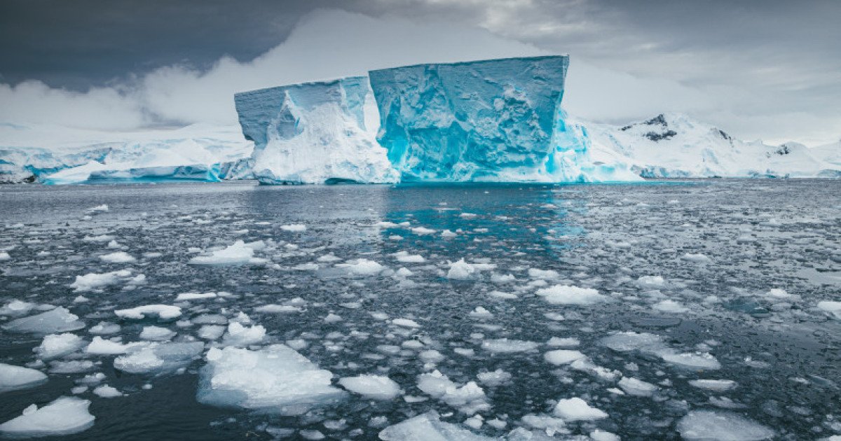Antarctica ar putea pierde o zonă de teren de mărimea Pennsylvaniei până în 2300 din cauza încălzirii globale Un studiu recent publicat în revista Nature Climate Change avertizează că, dacă tendințele actuale de încălzire globală vor continua, o porțiune vastă din Antarctica, fără gheață, ar putea deveni complet dezgolită până în anul 2300