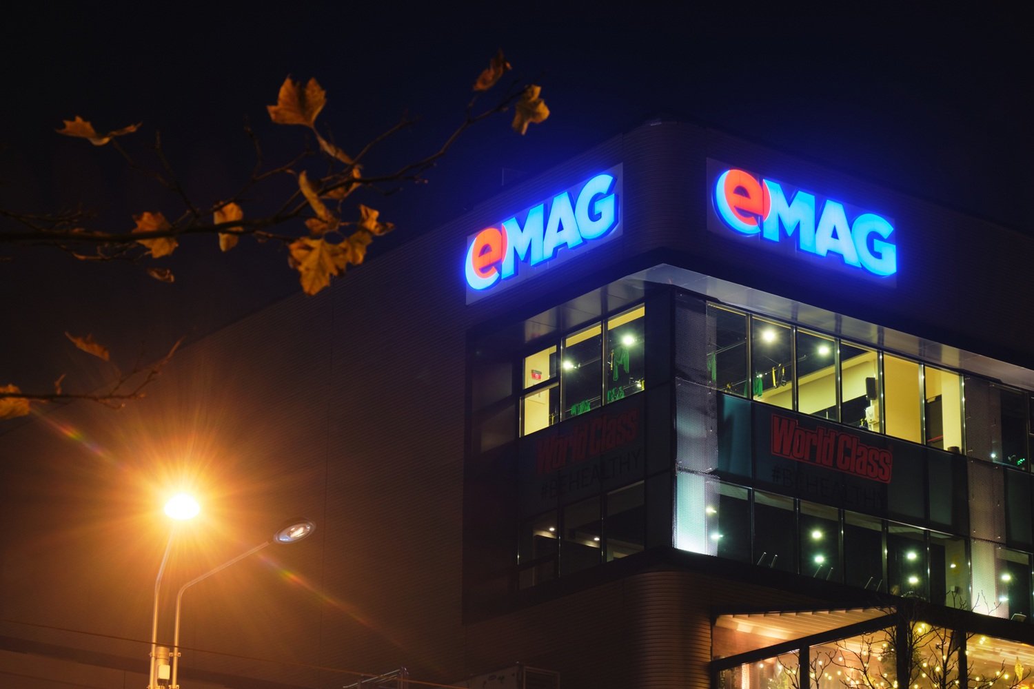 Gigantul de comerț online eMAG, parte integrantă a peisajului digital din Europa de Sud-Est, se află în fața unei decizii complexe, ce reflectă atât provocările, cât și oportunitățile din sectorul e-commerce regional