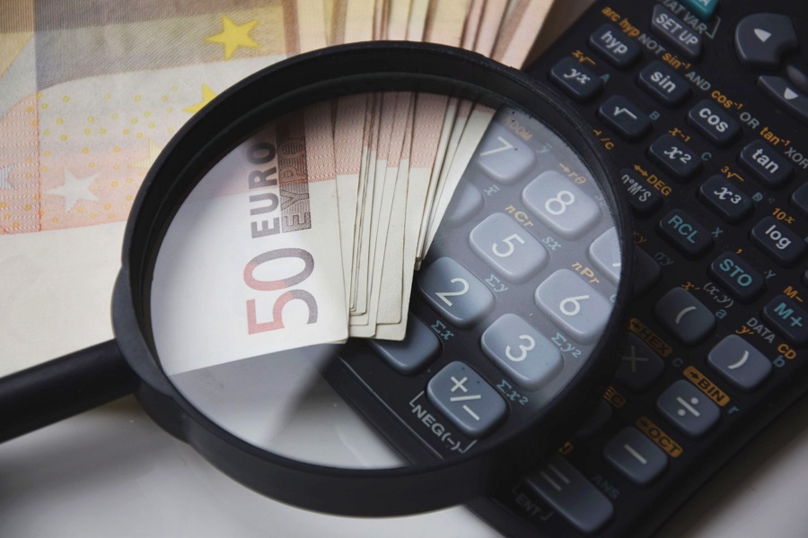 Capital străin vs. antreprenori români: Cine conduce România financiar?
