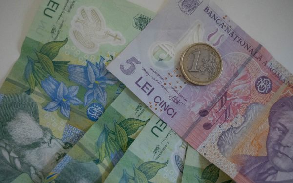 Dobânzile României, umflate de criza politică: Bloomberg trage semnalul de alarmă