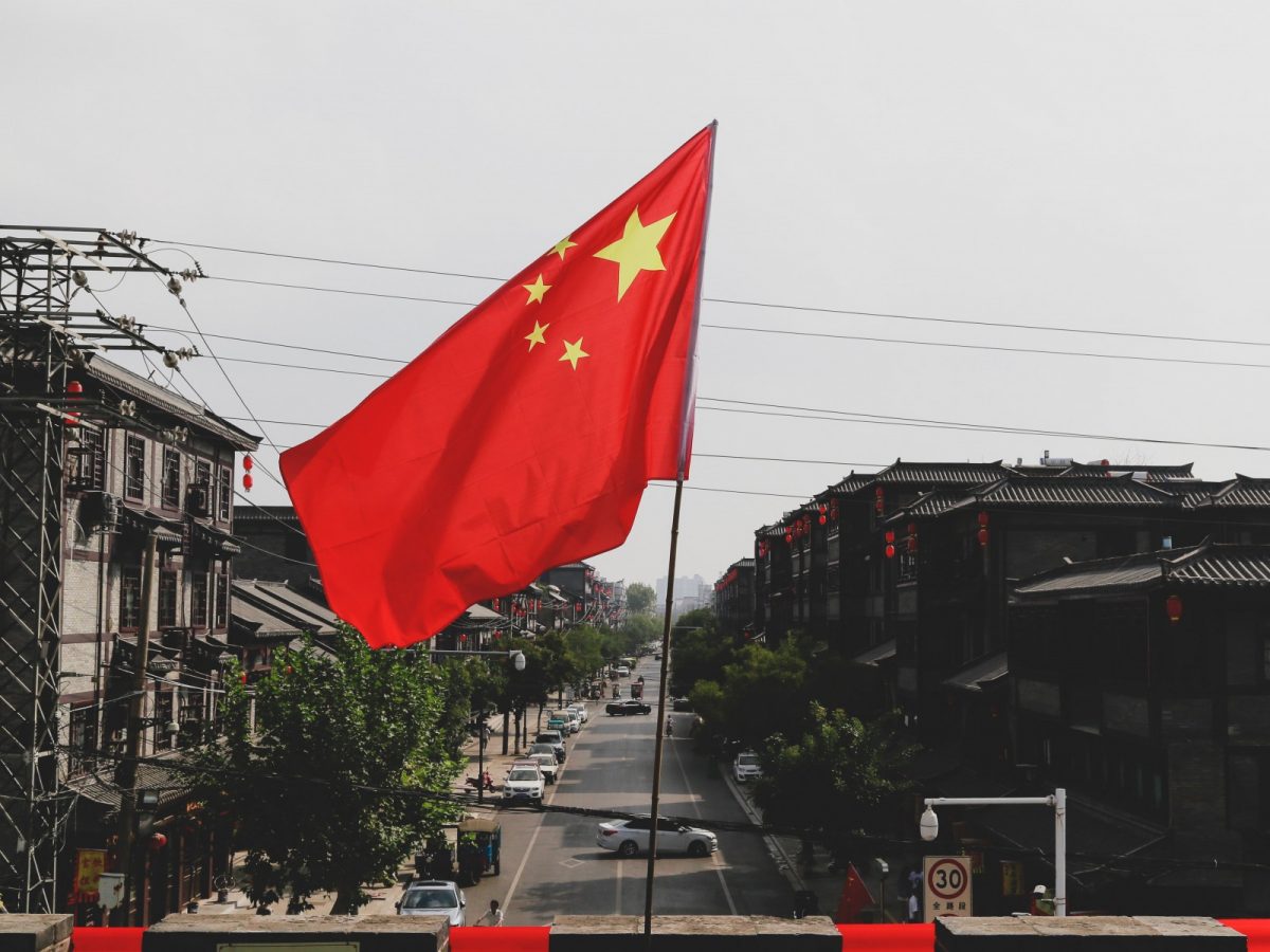 Președintele Chinei, Xi Jinping, a cerut accelerarea planificării și construcției unui nou sistem energetic pentru a asigura securitatea energetică a țării, într-un moment delicat pe scena geopolitică globală, marcat de recentul război din Iran, care a afectat grave piețele mondiale de energie