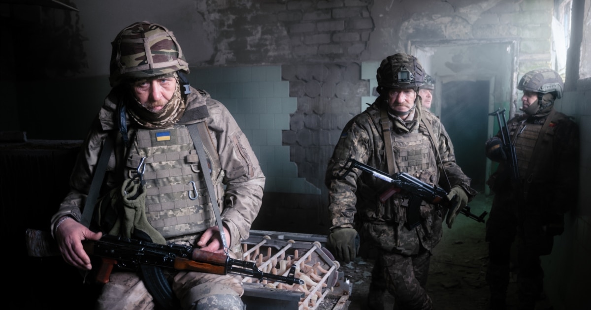 Terenul de antrenament înghețat din estul Ucrainei găzduiește, în prezent, un exercițiu neobișnuit de pregătire pentru misiuni cu drone, realizat de o echipă formată exclusiv din deținute eliberate din închisoare