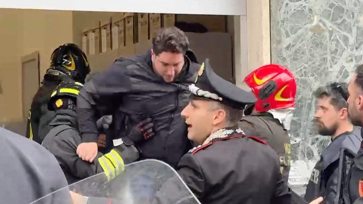 Jaf armat în Napoli: Hoți cu 25 de ostatici, panică în centrul orașului