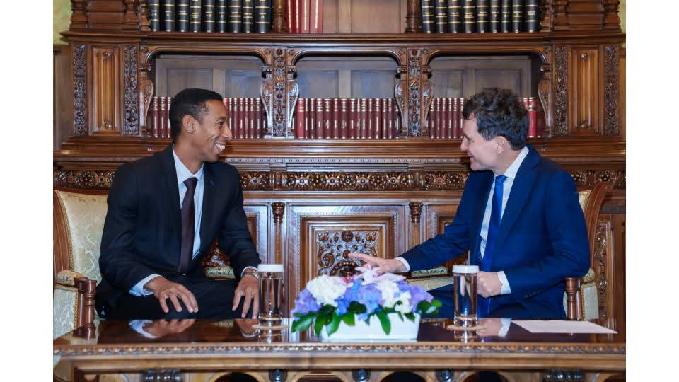 Ambasadorul Cubei în România, Alexander Valentin Rodriguez Salazar, a oferit un interviu în care a schițat o imagine a Cubei contemporane, a relațiilor cu România și a rolului diplomației într-o lume complexă