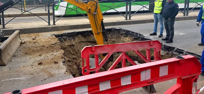 Trafic blocat pe Mihai Bravu între Vitan și Dristor din cauza surpării asfaltului și a șantierului de reparații Traficul pe bulevardul Mihai Bravu, între intersecțiile cu Calea Vitan și Dristor, este închis de mai bine de două săptămâni