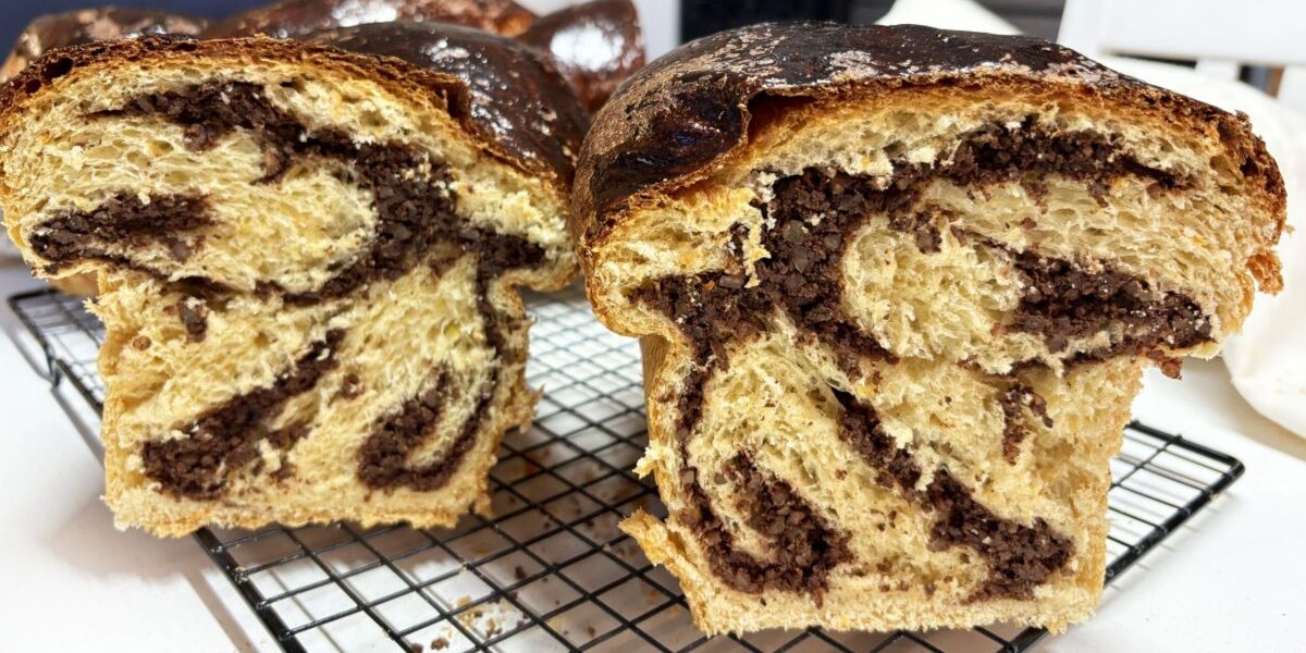 Cozonacul perfect de sărbători, cu textura care se desface în fâșii pufoase, este visul multora