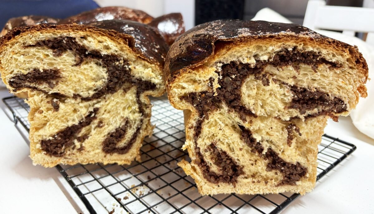 Cozonacul perfect de sărbători, cu textura care se desface în fâșii pufoase, este visul multora