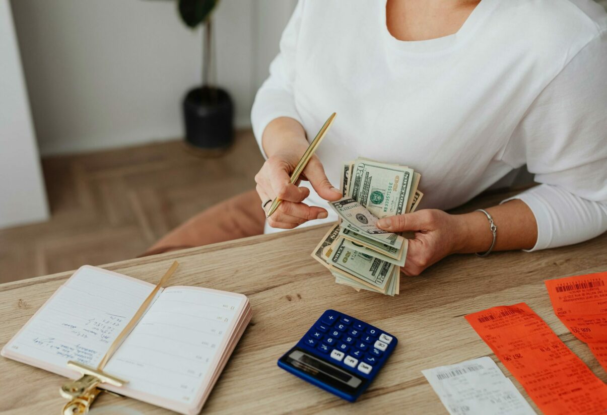 Tineri, dependenți de părinți: experții cer reguli clare pentru sprijin