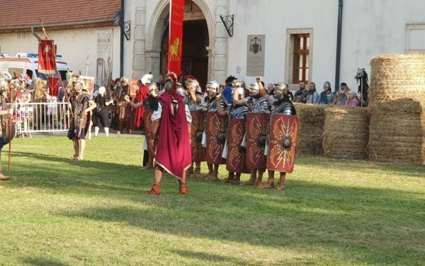 Daci, gladiatori și nimfe la Alba Iulia: Spectacol istoric în cetatea Alba Carolina