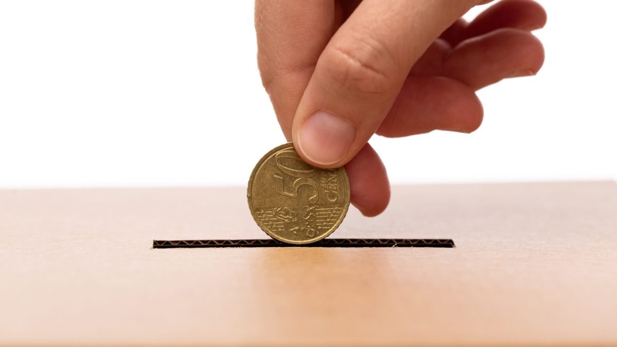 Cât de greu e să te desprinzi de părinți? Sfaturile experților pentru tineri