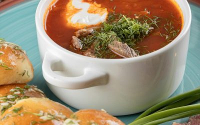 Studiu arată că mesele în familie contribuie la obiceiuri alimentare mai sănătoase în România Una dintre cele mai profunde tradiții ale românilor, masa în familie, păstrează un loc special în viața cotidiană, chiar și în fața ritmului alert impus de societate