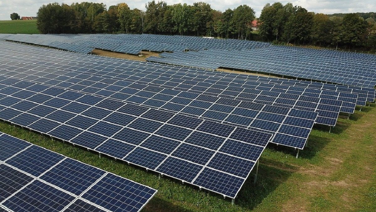 Energie verde la Mărășești: Primăria și școlile, alimentate de fotovoltaice