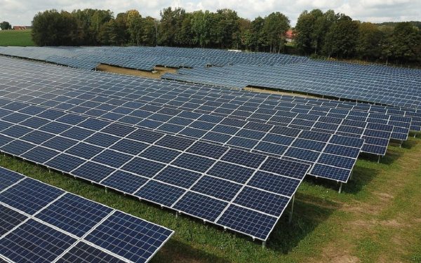 Energie verde la Mărășești: Primăria și școlile, alimentate de fotovoltaice