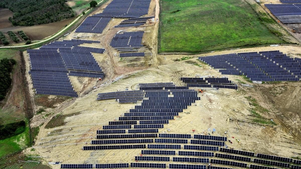 Top contractori fotovoltaice: Proiecte PREDICTIBILE. Cine livrează în România